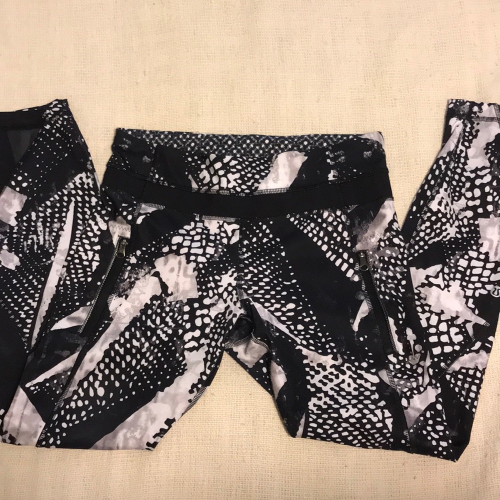 Lululemon Run Inspire Crop II, Luxtreme, Size 6